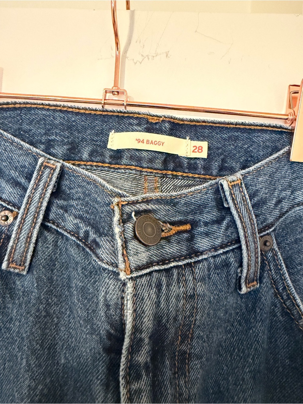 Levi's Women’s ‘94 Baggy Medium Blue Jeans - Picture 3 of 4